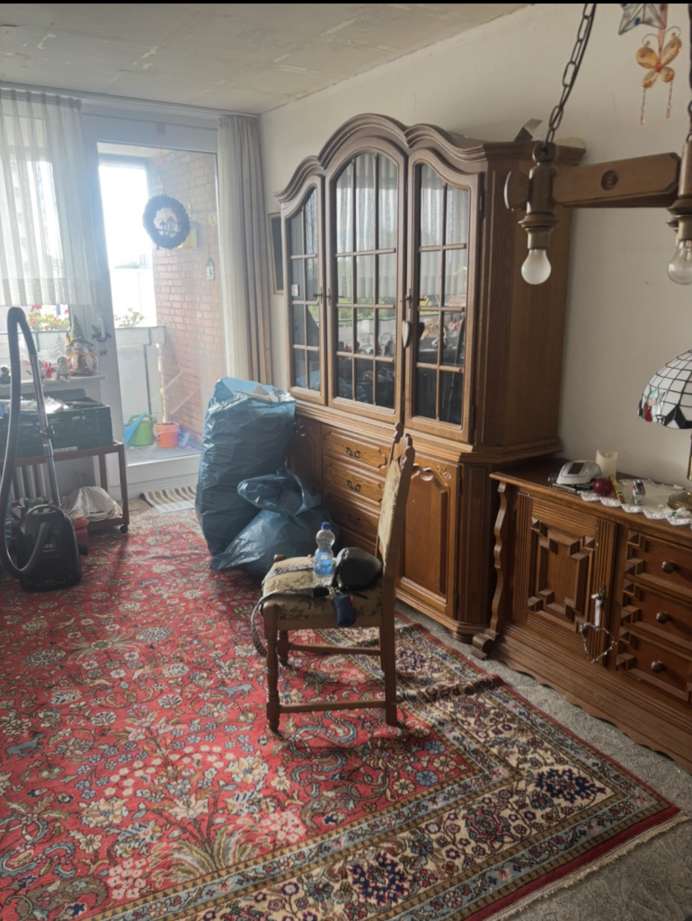 Entrümpelung Düsseldorf - Wohnzimmer vorher